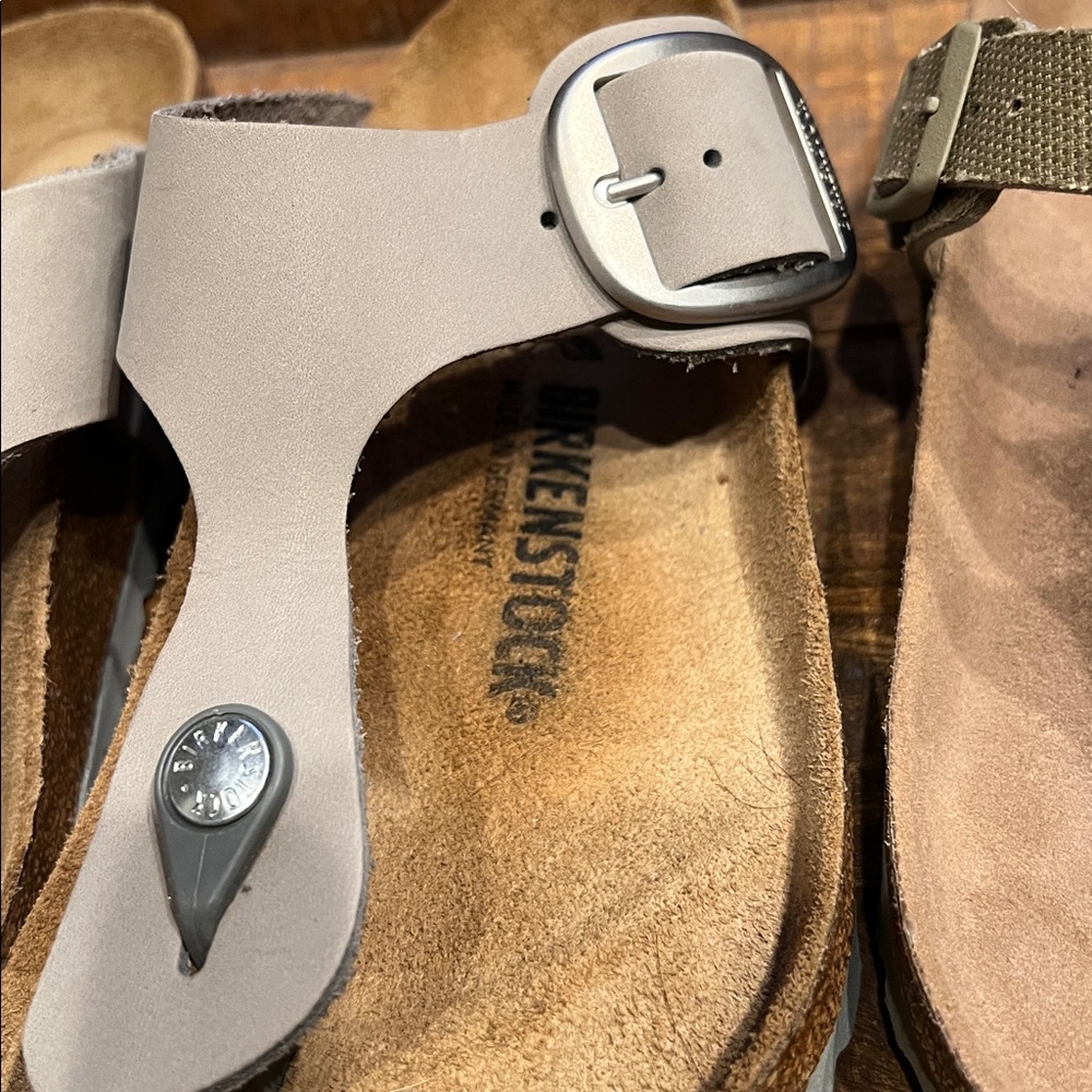 (2) Pairs of Birkenstock Gizeh 40 / 9 - Picture 4 of 10